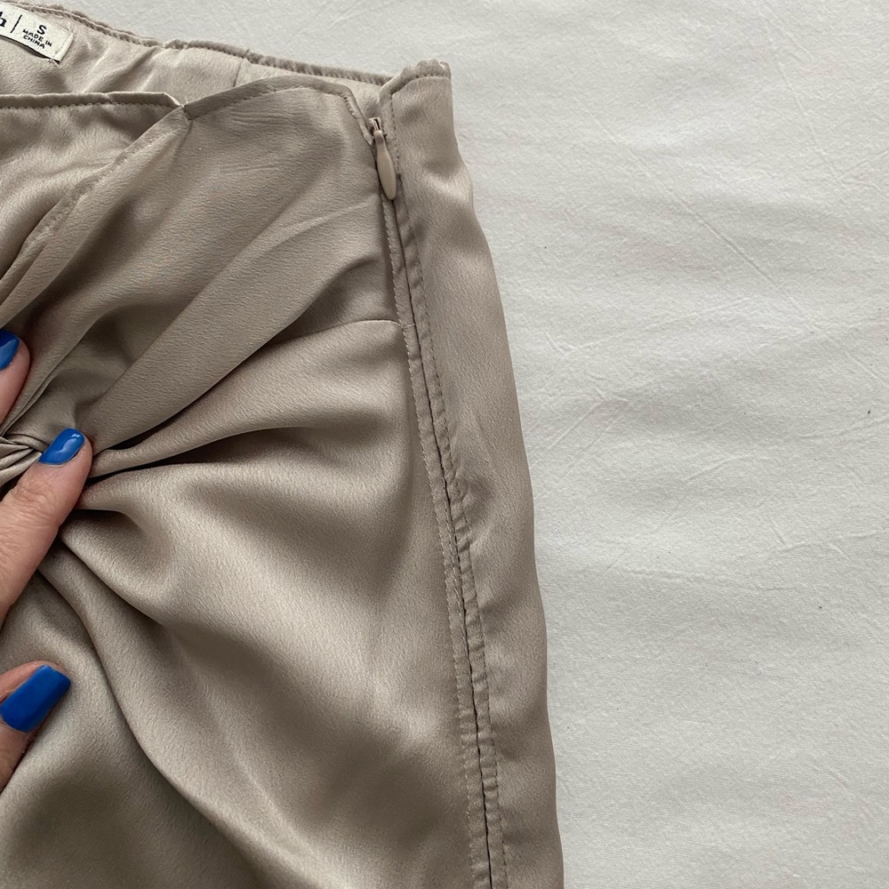 Abercrombie & Fitch Satin Cream Skirt - Picture 3 of 5
